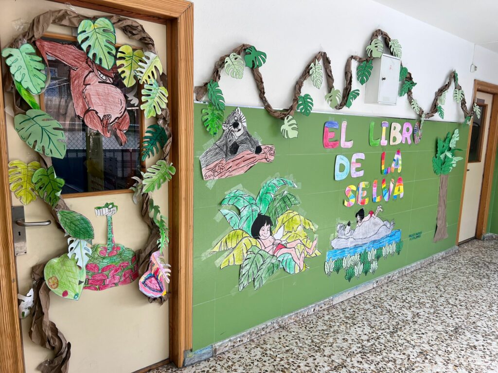 Concurso de decoración de puertas por el Día del Libro