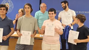 Pablo Arroyo recibe el primer premio Olimpiada Matemática en la Facultad de Matemáticas de la UCM